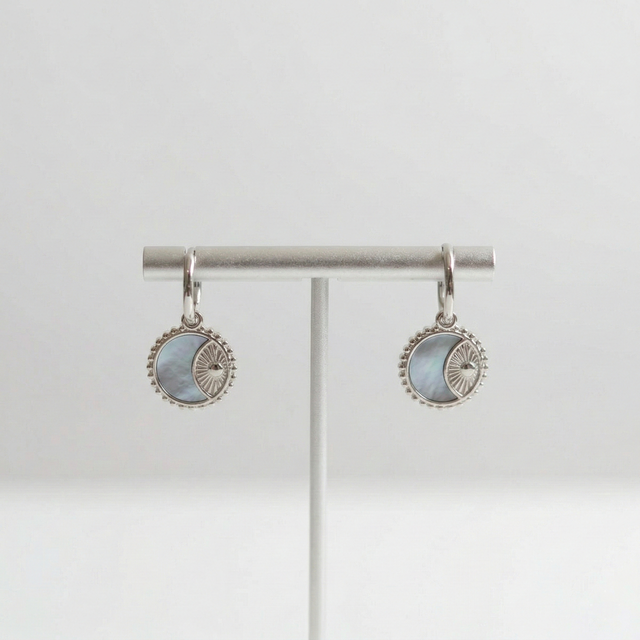 Soluna Medallion Hoops
