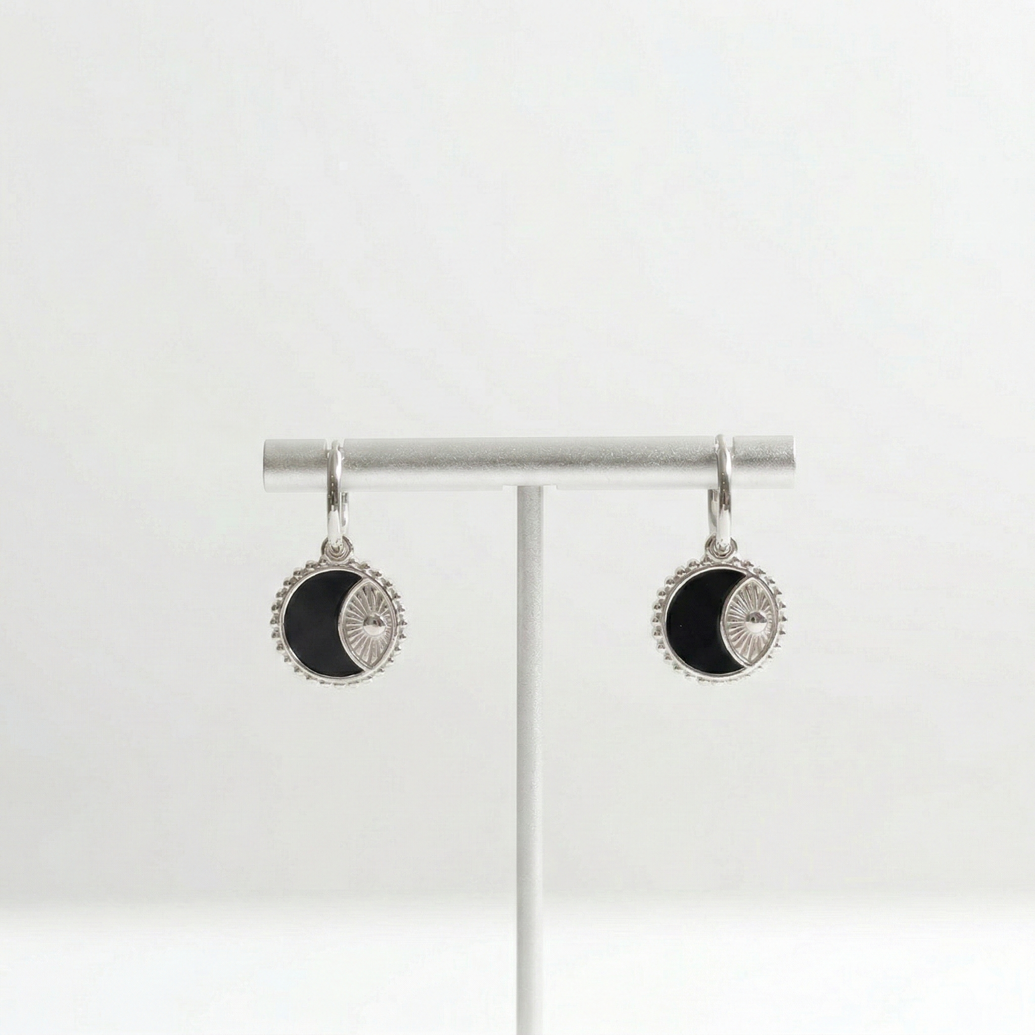 Soluna Medallion Hoops