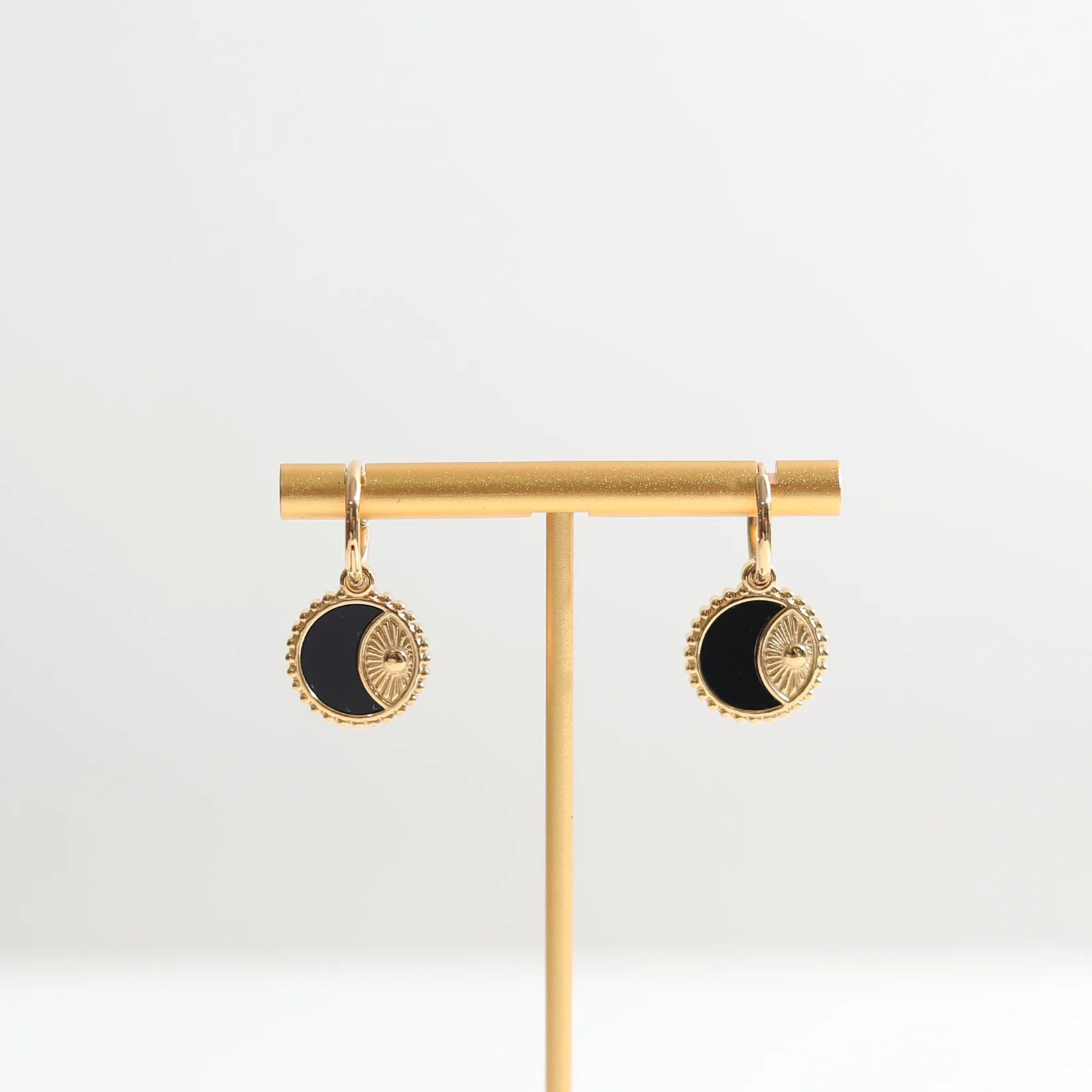 Soluna Medallion Hoops